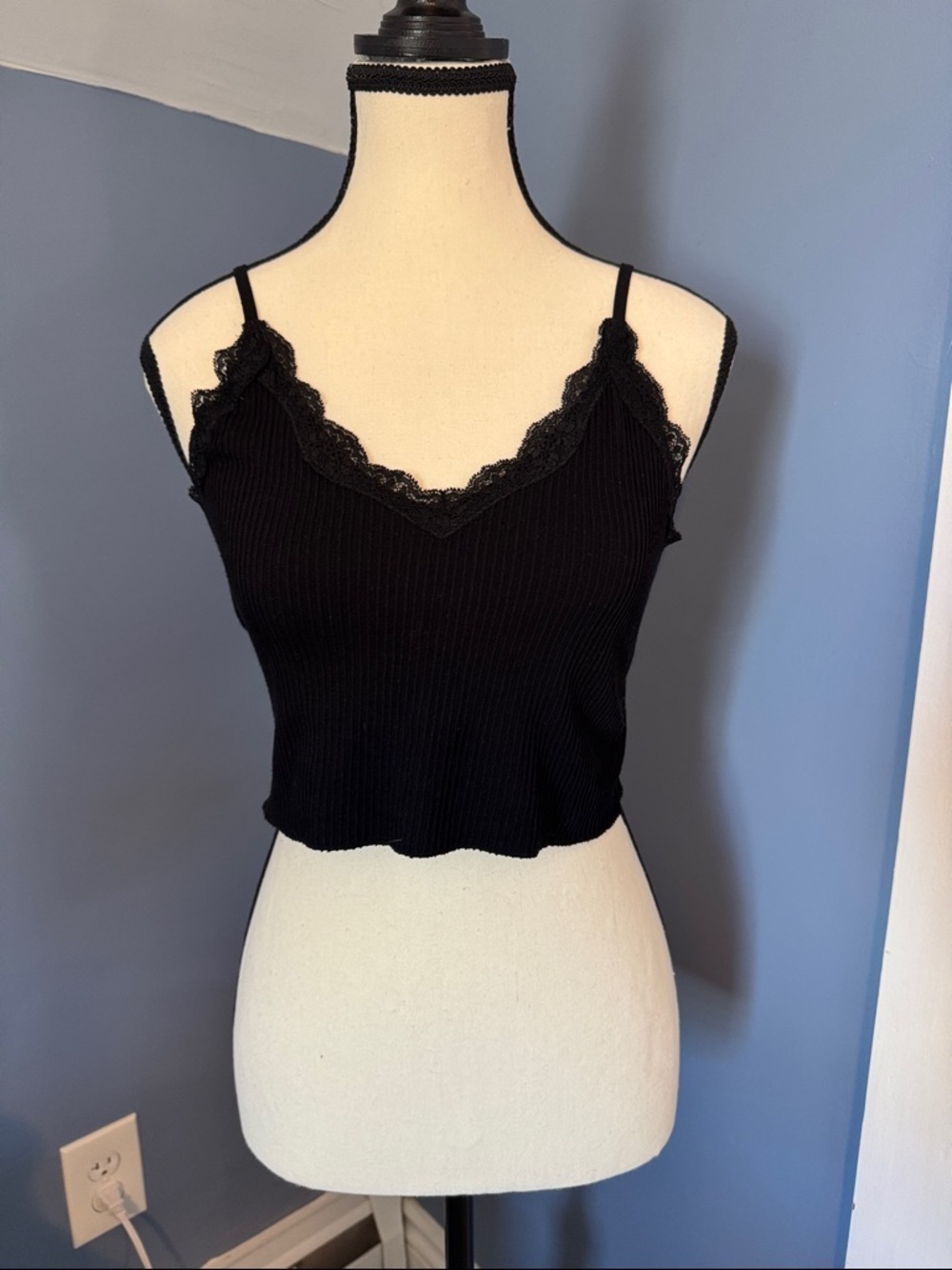 Francesca's Collections Black Lace-Trim Ribbed Crop Tank